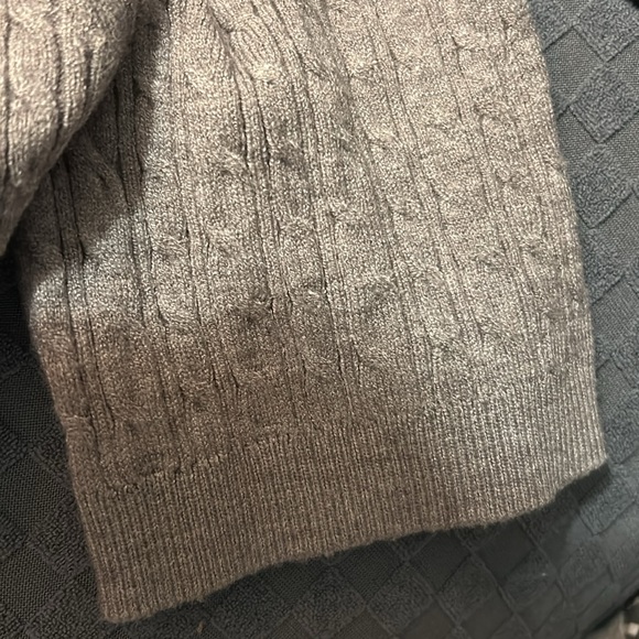 T TAHARI. NWT. a viscose blend, size S/P grey, short sleeve mock turtleneck. - Picture 7 of 11